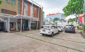 RedDoorz Plus @ Point Phila Cihampelas